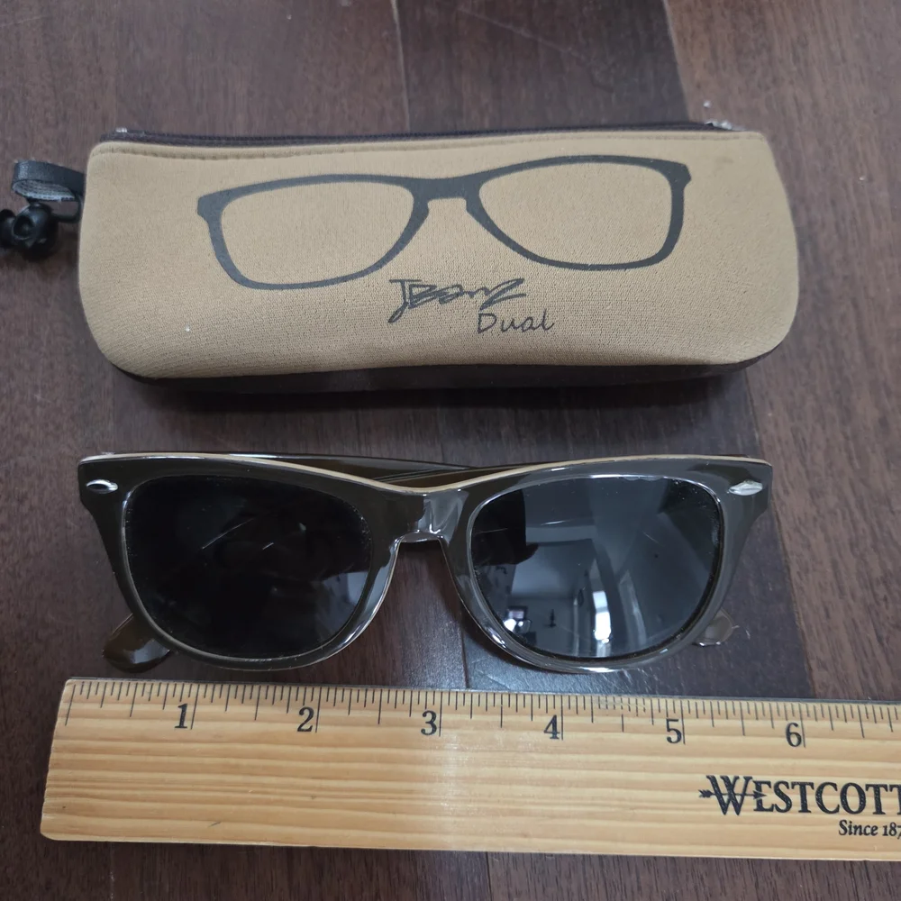 BanZ Kids Sunglasses in Dual Color With Case